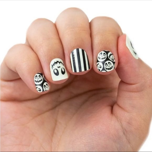 *Retired* Color Street: Boo Crew | Halloween Glow in the Dark Stripes Skull - Picture 10 of 12